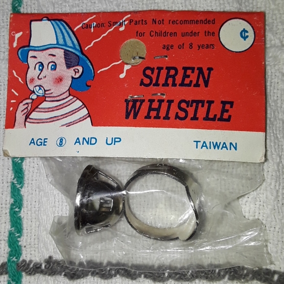 Siren Whistle Ring Classic! 1980's - Picture 3 of 3